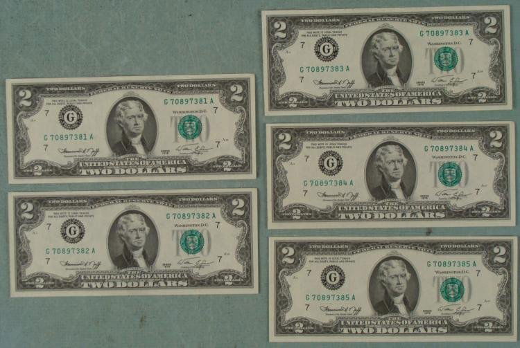 Lot 5 1976 CU $2 Dollar Bills Sequential Chicago Mint: 5 1976 $2 Dollar Bills Sequential Numbered * Mint mark: G (Chicago)Condition: Crisp Uncirculated