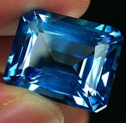 Beautifully cut 36.47 ct. Natural Emerald Cut Swiss Blu: Beautifully cut 36.47 ct. Natural Emerald Cut Swiss Blue Topaz, Measures 16.5 x 20.2 x 11.3 mm, Clarity: VVS