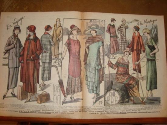 Authentic French Fashion print dated 1924: Authentic and original French Fashion print dated 7/31/1924. "Le Petit Echo de la Mode" was a famous fashion newspaper in Paris (the first one was print in 1889). h-14"/ w-23" Good condition! We ship 