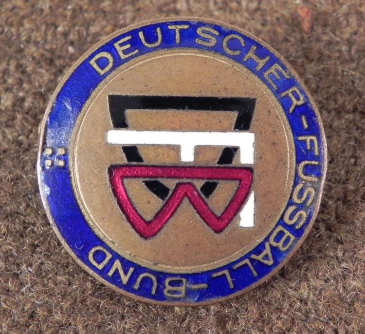 NAZI DEUTSCHLAND FUSSBALL BUND SOCCER CLUB RARE BADGE: NAZI ERA "DEUTSCHLAND FUSSBALL BUND" -NAZI SOCCER CLUB-RARE MEMBERSHIP BADGE * TYPICAL PARTY MEMBERSHIP TYPE PIN BACK AND SIZE--MAKER MARKED "W. STEIN-KIEL"-- PIN IS ENAMEL & METAL. *