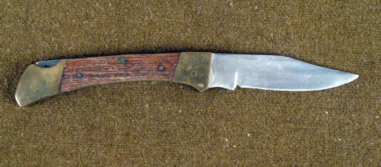 LARGE 8 1/2" FOLDING KNIFE-WOOD HANDLE W/BRASS TRIM: LARGE 8 1/2" FOLDING KNIFE-WOOD HANDLE W/BRASS TRIM * RICASSO OF BLADE MARKED "STAINLESS-PAKISTAN-BLADE SHARPENED *