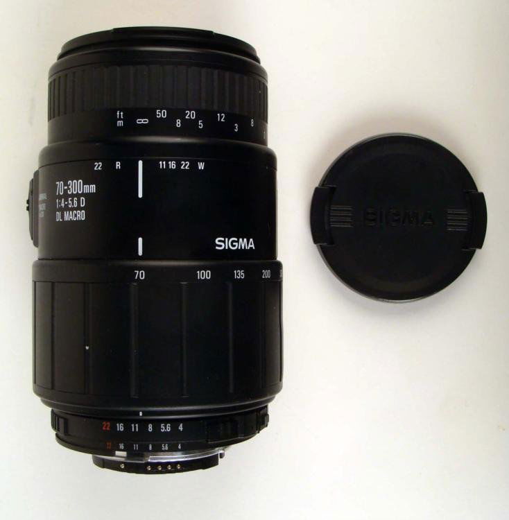 Sigma 70-300mm 1:4-5.6D DL Macro AF Lens for Nikon: This is a Sigma 70-300mm lens for Nikon camera mounts. It is used but in very good condition. * Specifications: 1:4-5.6D DLFeatures: Macro switch at 300Includes: Front lens cap
