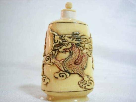 MWF1452 Handcarved ox bone snuff bottle: MWF1452 Handcarved ox bone snuff bottle