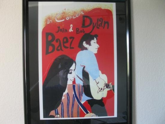 Joan Baez/Bob Dylan Vintage Reproduction Concert Poster: Beautiful reprint of a Concert by Joan Baez and Bob Dylan.Iconic pop/rock stars of the 1960'sSex/drugs and rock and roll were the 1960's Peace demonstration and sitins were the insiration for the musi