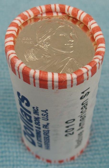 1 Bank Wrap Roll 2010-D Gem Unc Sacagawea Dollars: 1 Bank Wrapped Roll of 2010-D Native American Dollars, 25 coins total * Obverse: SacagaweaReverse: Hiawatha Belt, representing the Haudenosaunnee (Iroquois Confederacy)Note: Roll you receive may look 