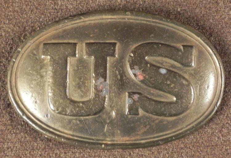 U.S. CIVIL WAR BELT BUCKLE-BRASS-LEAD FILLED BACK: U.S. CIVIL WAR BELT BUCKLE-BRASS-LEAD FILLED BACK- * * PERIOD PIECE-SHOWS AGE & HAS DINGS TO FRONT-DOUBLE ARROW CATCH IN BACK WITH PRONG KEEPER --3 1/2 X 2 1/4" *