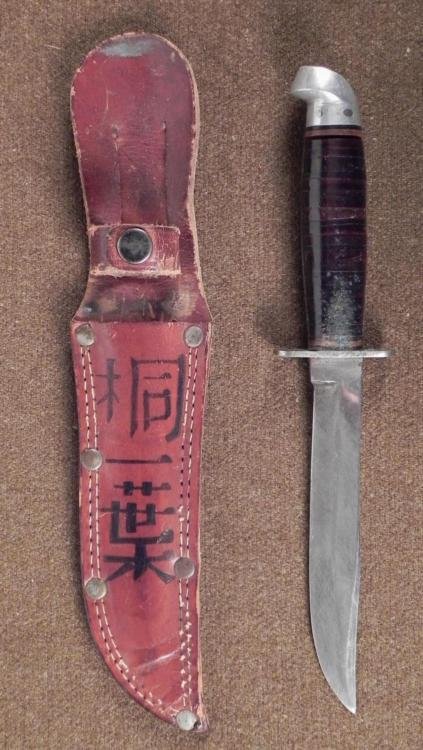 WWII U.S. PACIFIC THEATRE FIGHTING KNIFE LEATHER SHEATH: THIS IS A NICE WWII U.S. PACIFIC THEATRE FIGHTING KNIFE & LEATHER SHEATH, WITH JAPANESE WRITING. IT IS A FIXED BLADE KNIFE MADE BY "WESTERN" AND HAS A LEATHER WASHER GRIP. THE KN