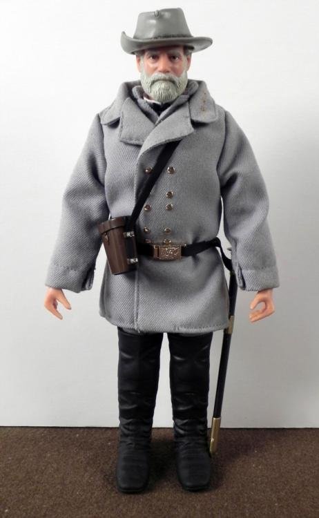 1998 HASBRO ROBERT E. LEE FIGURE DOLL- UNIFORM & SWORD: HERE IS A 1998 HASBRO ROBERT E. LEE FIGURE DOLL. IT STANDS 1 FT TALL AND COMES WITH COMPLETE UNIFORM & SWORD. THIS IS A NICE DISPLAY FIGURE. *