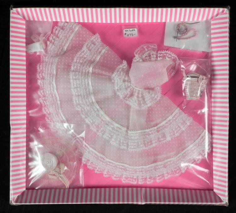 Barbie Vintage 1959 Plantation Belle Outfit #966 -Mint: This is a vintage 1959 Barbie complete Plantation Belle Outfit, #966. It is in mint condition, and nicely laid out in a Barbara Peterson box. * Included are: * The lace dress, hat, basket, gloves, jew