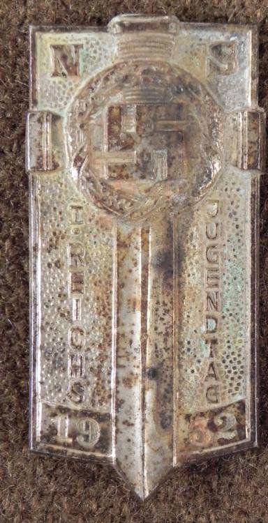 ORIGINAL 1932 EARLY NAZI BADGE YOUTH DAY: OFFERED HERE IS A 1932 EARLY NAZI BADGE-YOUTH DAY. ON THE FRONT IS A SWORD/WREATH/SWASTIKA. THE BADGE IS HIGH QUALITY SILVER AND THE TOP READS "NS" -"I REICHS JUGENDTAG-1932". IT IS
