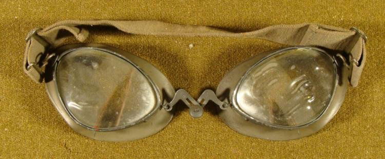 1941 WWII NAZI ORIGINAL LEITZ FLIGHT GOGGLES: THIS IS AN ORIGINAL, 1941 WWII NAZI ORIG LEITZ FLIGHT GOGGLES (WINDSCHUTZBRILLE). THE GOGGLES HAVE A GRAY METAL FRAMES, RUBBER EYE SOCKETS, AND A ELASTIC HEADBAND. IT HAS THE MAKER'S MARK, "GS-41"