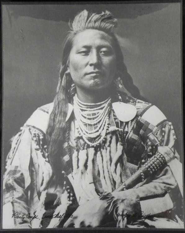 L.A. Huffman Vint Photograph Plenty Coups Crow Indian: This is a vintage photographic print by a noted American photographer * who portrayed Native American life around the Turn of the Century. * This is a portrait of Plenty Coups, a Crow chief who allied