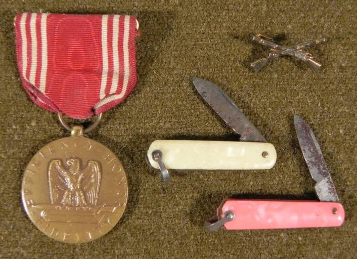 Wwii Good Conduct Medal Insignia Infantry & 2 Knives