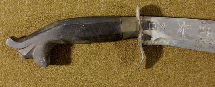 WWII HAND ENGRAVED PHILIPPINES MACHETE-HORN GRIP-23": WWII HAND ENGRAVED PHILIPPINES MACHETE-HORN GRIP-23" LONG * SOME RUST ON BLADE-MUCH COULD BE CLEANED UP-NEEDS SOME TLC *