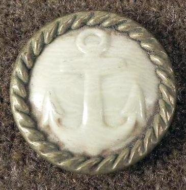 Spanish American War Antique Celluloid Button -Rare: Spanish American War period button, in rare celluloid version * Obverse: White celluloid with anchor encircled by brass tone rope patternReverse: Base metal with some fabric Diameter: 23 mmCondition: 