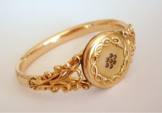 MWF117 Vintage Victorian Era Vintage Gold Filled Locket: Vintage Victorian Era Vintage Gold Filled Locket Bracelet