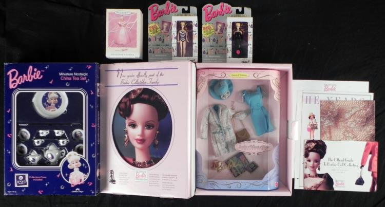 5 Barbie Items Tea Set Ornament Keychains Collector's: Here are 5 different mixed items for you and Barbie to enjoy! * Included items:The Official Barbie Collector's Club Membership Kit * Miniature Nostalgic China Tea Set(2) Barbie KeychainsSpringtime Bar