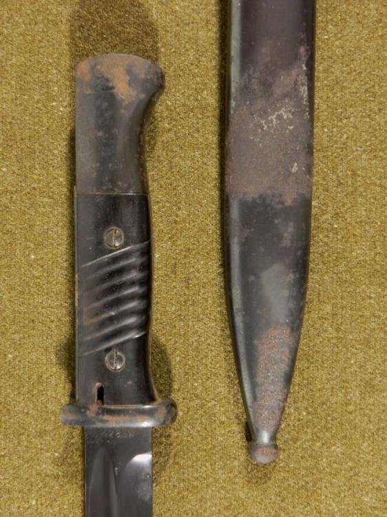 NAZI WWII K98 MAUSER COMBAT BAYONET NICE ORIGINAL 1942: NAZI WWII K98 MAUSER COMBAT BAYONET-WITH MATCHING #'S & MAKER-DATED 1942 * NICE ORIGINAL COMBAT PIECE--90% BLUEING ON BLADE--BAKELITE GRIPS--RICASSO AND SCABBARD MARKED "42 ASW--3533"--SOME RUST B