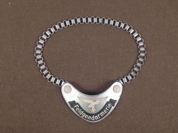 RARE NAZI LUFTWAFFE FELDGENDARMERIE GORGET ORIG W/CHAIN: RARE NAZI LUFTWAFFE FELDGENDARMERIE GORGET -NICE ORIGINAL W/ FULL NECK CHAIN * VERY HARD TO FIND THESE FOR THE LUFTWAFFE--HAS FULL LINK NECK CHAIN-FRONT HAS LUFTWAFFE EAGLE-SIDE BUTTONS AND BANNER WIT