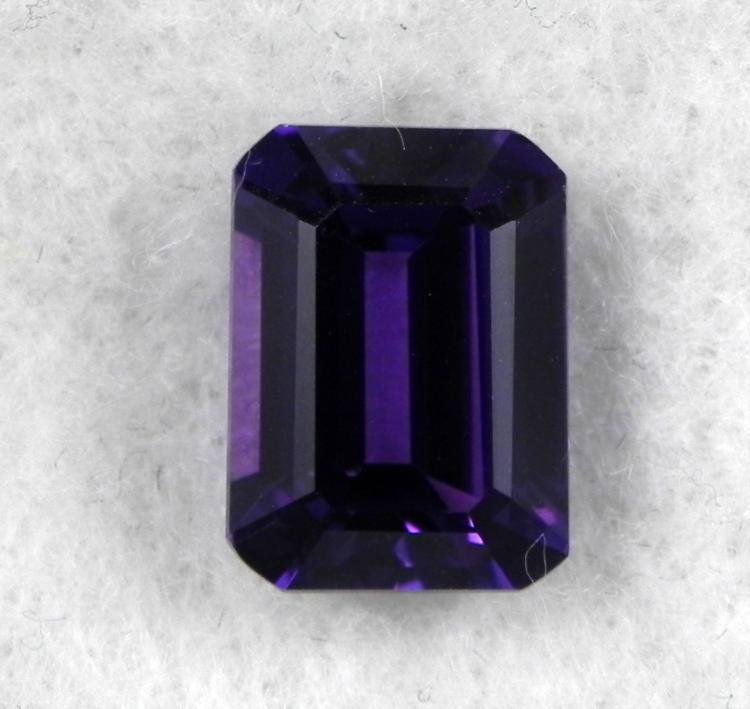 12ct Lab Created Alexandrite Gemstone Green-Blue: Gemstone: Lab Created Alexandrite * Style: Emerald ShapedColor: Green-Blue to Pink * Carat weight: 12 * Condition: Very high quality, with excellent cutting, clarity, and luster. Chane from a greenish