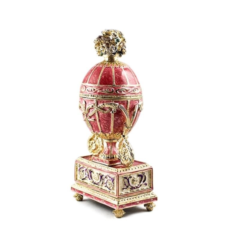 Madonna Lily Faberge Egg: Czar Nicholas presented the egg to his wife, the Czarina Alexandra Fyodorovna in 1899. The egg uses the symbolic language of flowers: the combination of roses (symbols of love) with lilies (symbol