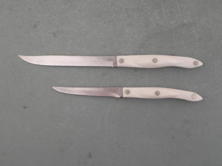 2 Cutco Knives Pearl Handle Trimmer 1721, Carver 1729: Here are two Cutco brand serrated knives with Pearl white handles. There is one number 1721 Trimmer Knife, and one 1729 Carver. * The handles are ergonomically designed, and the edges are Serrated and