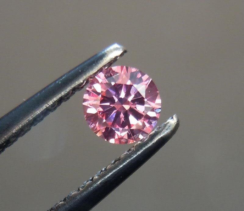 Bianco 4 carat Round Brilliant Cut Diamond: Bianco 4 carat Round Brilliant Cut Diamond. bianco is the mark for high quality crystallographically isometric gems that correlate, in some ways to Moissanite. An extremely rare gem, discovere