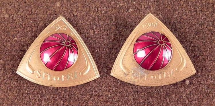 2 EUROPEAN SPORTS MEMBERSHIP PINS BACK PRONGS: TWO EUROPEAN SPORTS MEMBERSHIP PINS-BACK PRONGS * RAISED PLAY BALL WITH SIDE MALLETS- 1 HAS 2 PRONGS --1 HAS ONE