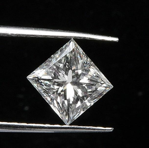 Bianco 2 Carat Princess Cut Diamond: Bianco 2 Carat Princess Cut Diamond. bianco-diamonds? is the mark for high quality crystallographic isometric CVD, HPHT stones, not to be confused with Moissanite or synthetic Moissanite, 
