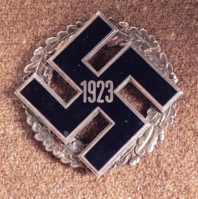 NAZI 1923 PARTY DISTRICT GAU COMMEMORATIVE BADGE RARE: NAZI 1923 PARTY DISTRICT GAU COMMEMORATIVE BADGE-RARE-SILVER & ENAMEL-BLACK ENAMEL SWASTIKA- OAK LEAVES * GAU BADGE HAS LARGE BLACK ENAMEL SWASTIKA-SILVER BORDER & SILVER "1923"-SILVER OAK LEA