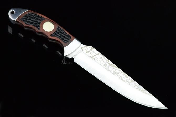 Hunting Bowie Knife: Hunting Bowie Knife, measures approx 11.5 inches, blade measures approx 6.5 inches