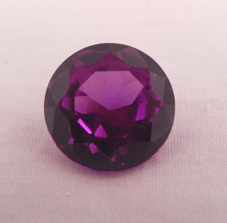 BRILLIANT 14.21 CT COLOR CHANGE ALEXANDRITE: BRILLIANT 14.21 CT COLOR CHANGE ALEXANDRITE. LAB CREATED. ROUND CUT. NEAR FLAWLESS.