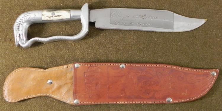 VINTAGE MEXICAN FIGHTING KNIFE ENGRAVED BOWIE BLADE: VINTAGE MEXICAN FIGHTING KNIFE-ENGRAVED BLADE-KNUCKLES HAND GUARD-BOWIE BLADE * WELL MADE MEXICAN FIGHTING KNIFE--BLADE ENGRAVED ON BOTH SIDES-HEAVY BOWIE CUT BLADE--HORN GRIP INLAY--SNAKE HEAD POMMEL