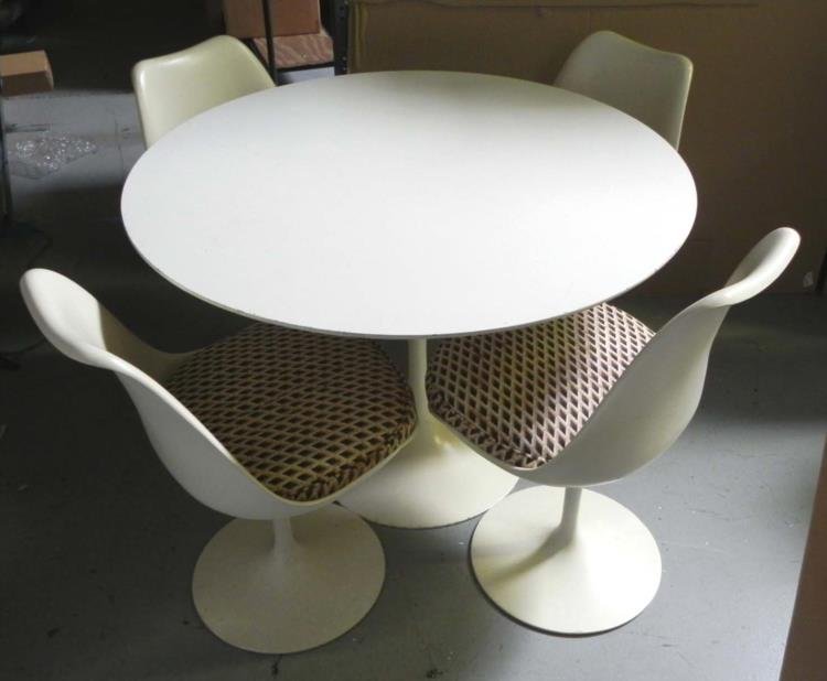 1970s Retro Modern White Round Table & 4 Chairs Set: This set features a modern style round table, along with four chairs, circa 1970's. The chairs swivel, and each seat has a cushion. The cushions show some staining, and could be recovered. The chairs 