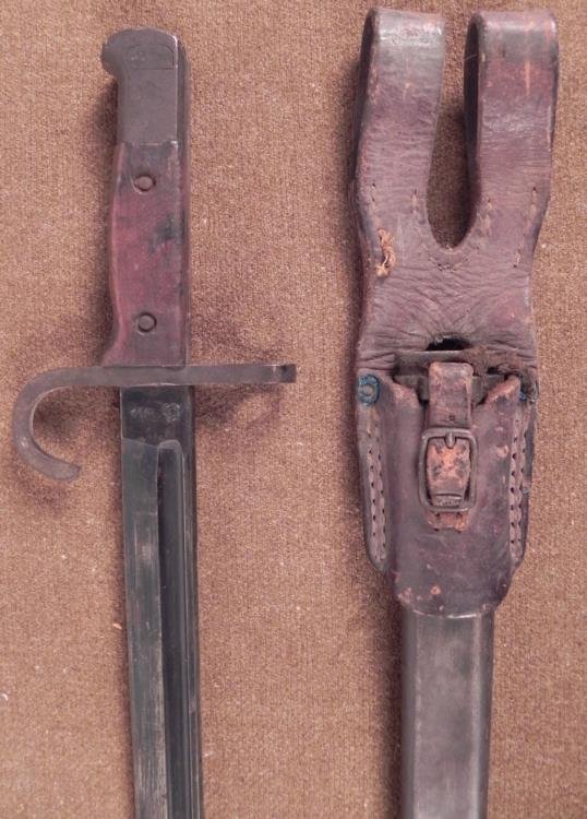 WWII JAPANESE ARISAKA TYPE 30 BAYONET RARE FROG ARROW: WWII JAPANESE ARISAKA TYPE 30 BAYONET RARE FROG & M ARROW RARE MAKER * OUTSTANDING ORIGINAL JAPANESE COMPLETE BAYONET --BEAUTIFUL BLUED BLADE--RICASSO HAS RARE MAKER "M AND ARROW" IS A PRE-WAR TRA