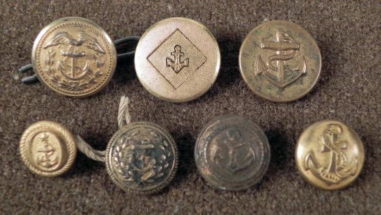 7 Spanish American War Antique Small Gilt Buttons: 7 small Spanish American War period buttons, in gilt * Obverse: Anchor and rope, two with laurel wreaths; Reverse: Waterbury Button Co., with loop and other backings, and one with hook * Diameter: 10-