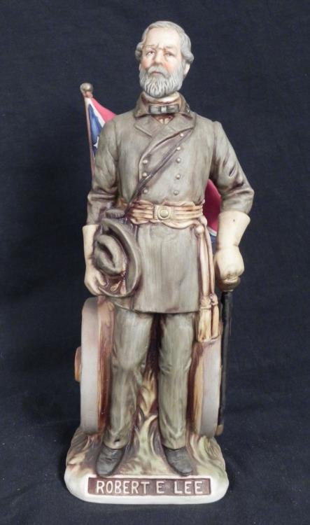 ROBERT E LEE CERAMIC VINTAGE McCORMICK WHISKEY DECANTER: 13" ROBERT E LEE CERAMIC VINTAGE McCORMICK WHISKEY DECANTER * * IN FULL UNIFORM WITH CONFEDERATE FLAG ON THE BACKSIDE