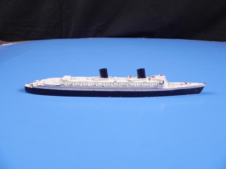 HME QUEEN ELIZABETH SHIP-CAST METAL BY TRI-ANG/ENGLAND: HME QUEEN ELIZABETH SHIP-CAST METAL BY TRI-ANG/ENGLAND-11" LONG-