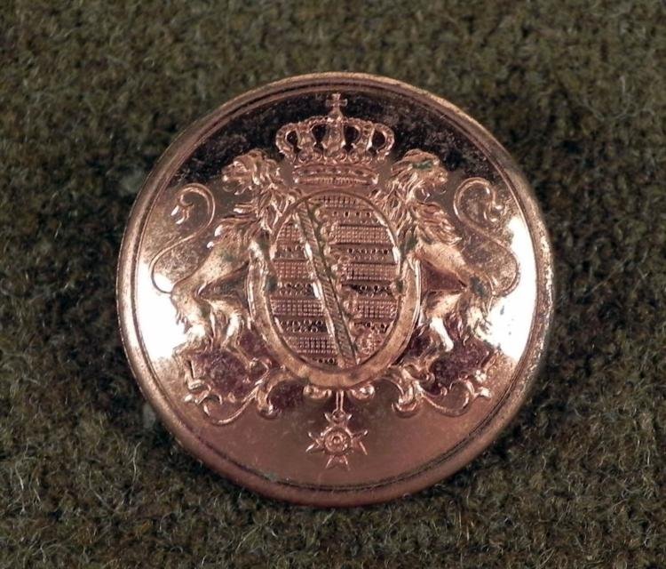 GERMAN BAVARIAN IMPERIAL TUNIC BUTTON ORIGINAL: THIS IS AN ORIGINAL GERMAN BAVARIAN IMPERIAL TUNIC BUTTON-ON THE REVERSE IT READS :EXTRA FEIN AND IS 1" IN DIAMETER. *