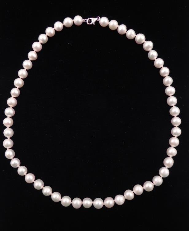 BEAUTIFUL CERTIFIED NATURAL FRESH WATER PEARL NECLACE: BEAUTIFUL * CERTIFIED NATURAL FRESHWATER PEARL NECLACE 20 " LONG. DAZZLING CREAMY * WHITE HUE.SUPERIOR LUSTER .PEARLS APPROX 9-10 MM