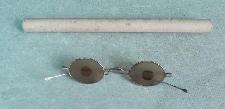 Original Civil War Sharpshooter Glasses w/ Loading Rod: Original Civil War Sharpshooter Glasses w/ Loading Rod Glasses have yellow frames. Rod has 1 cm diameter. Great antique collectibles.
