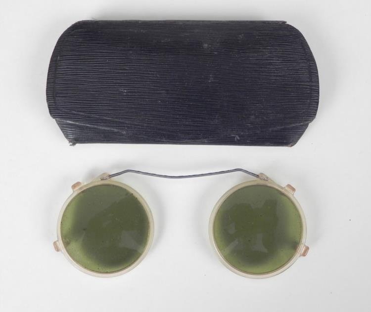 1920'S GERMAN SUN GLASSES IN CASE: 1920'S GERMAN SUN GLASSES IN CASE NOSE RETENTION OLD FASHION TYPE-INTERESTING ORIGINALS