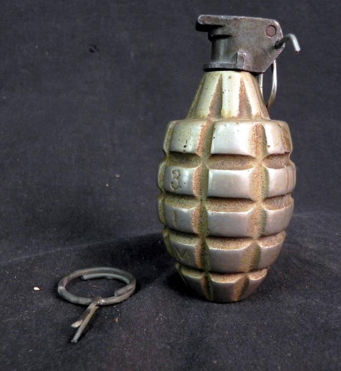 PRE-WWII INERT PINEAPPLE FRAGMENTATION HAND GRENADE-31M: PRE-WWII INERT PINEAPPLE FRAGMENTATION HAND GRENADE-MARKED 31M---HEAVY STEEL-TOP UNSCREWS-TOTALLY INERT
