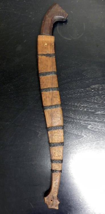 WWII ERA PHILIPPINE BORANG MACHETE BOLO KNIFE & SHEATH: OFFERED HERE IS A WWII ERA PHILIPPINE BORANG MACHETE BOLO KNIFE & SHEATH. IT WAS WELL MADE CIRCA WWII KNIFE--14" BLADE--WOOD HANDLE--WOOD SCABBARD WITHWOVEN BANDS AROUND SCABBARD--