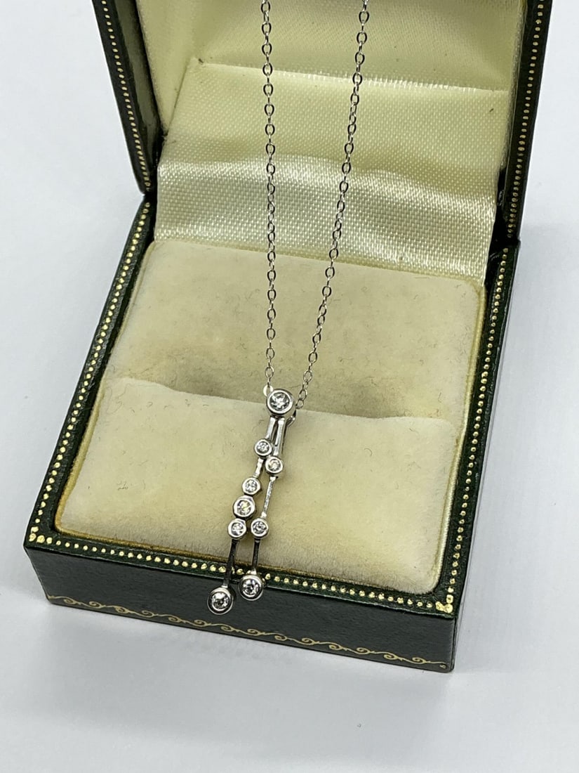 9ct GOLD DIAMOND PENDANT & CHAIN - 1.6g (1 of 1)