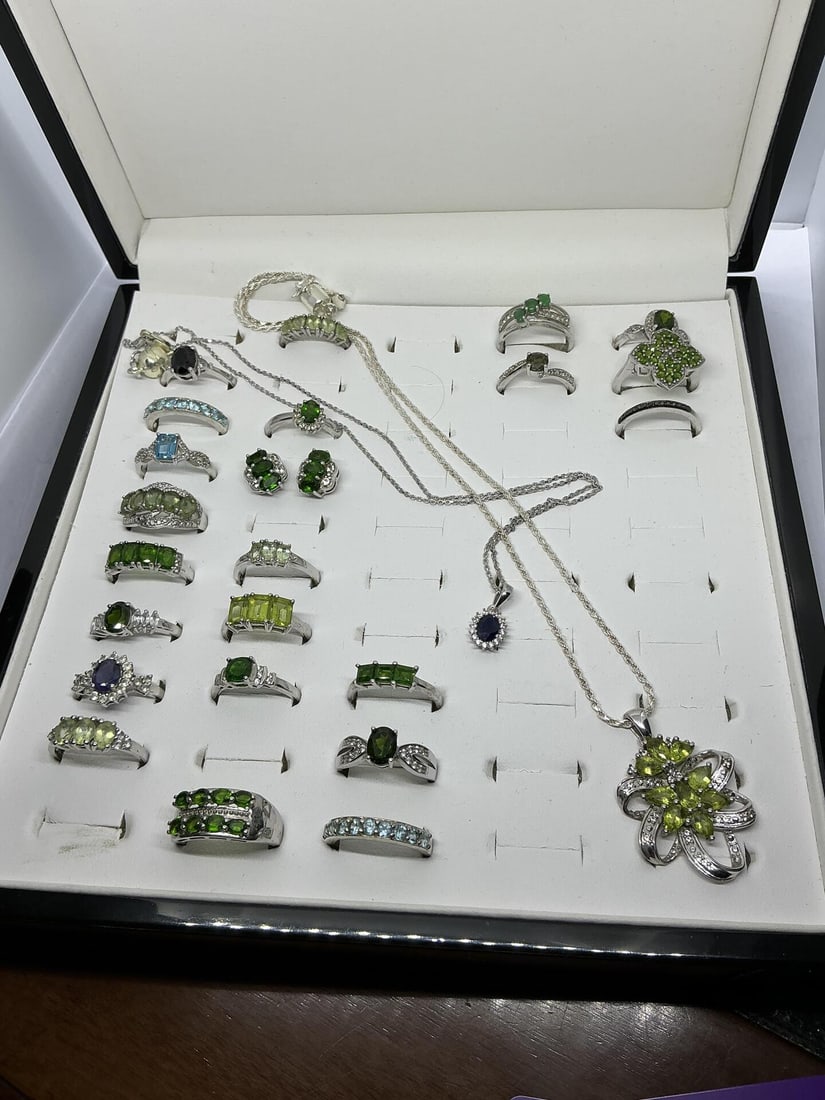 25 x ASSORTED RINGS AND NECKLACES / EARRINGS - EMERALD, SAPPHIRE, PERIDOT ETC ALL IN WHITE METAL (1 of 4)
