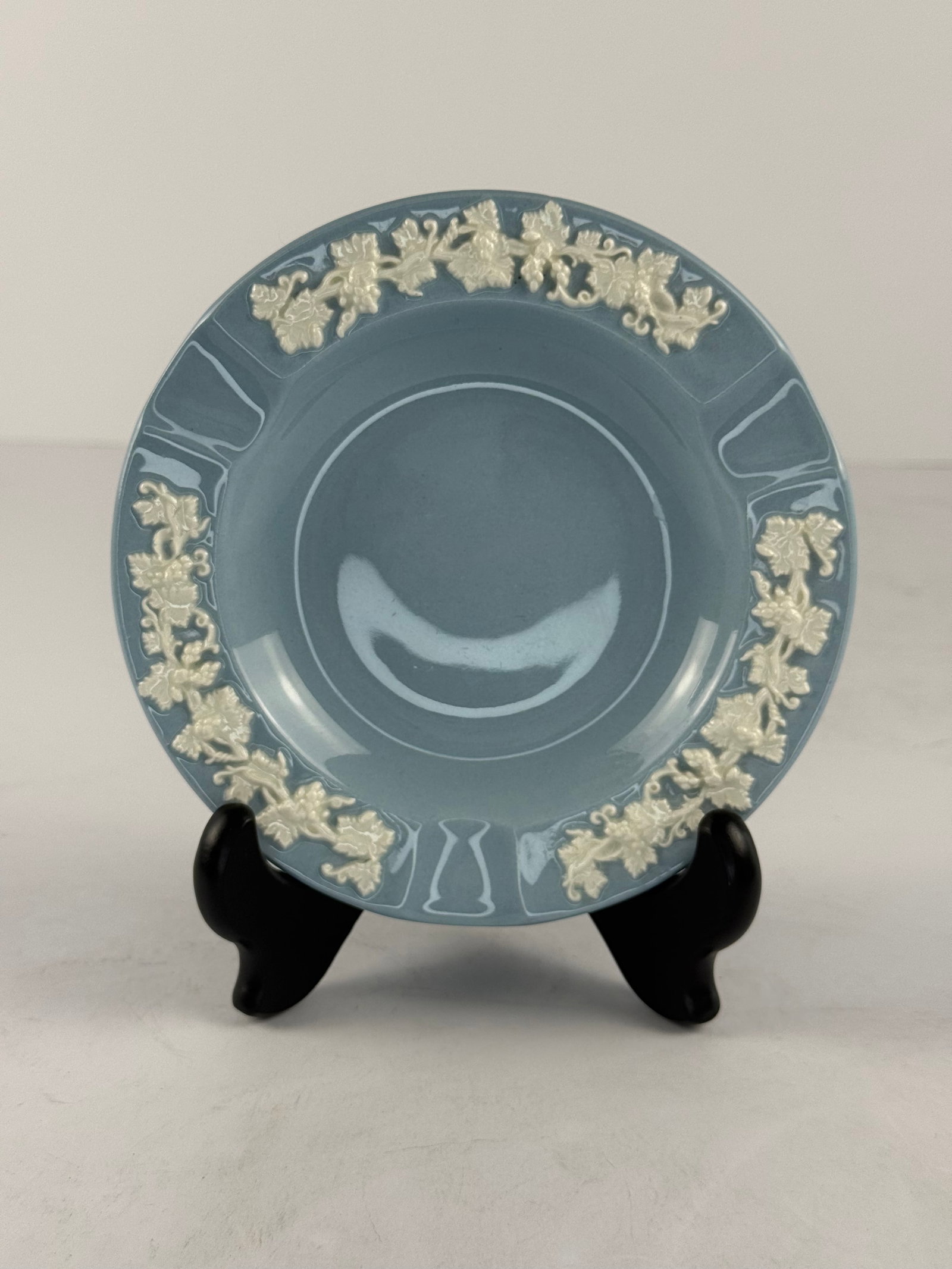 Wedgwood Embossed Queens Ware Ashtray (1 of 2)