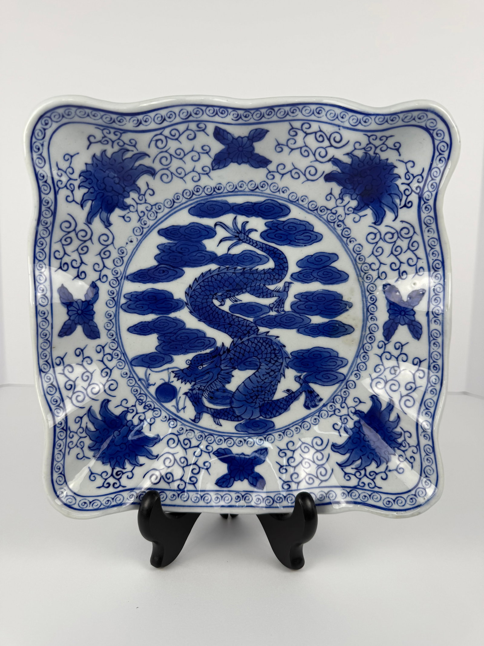 Chinese Scalloped Blue & White Dragon Canton Style Porcelain Plate: Beautiful Chinese blue and white porcelain plate featuring a central dragon motif surrounded by stylized scrolling decoration, floral elements, and cloud forms. The piece displays a striking cobalt bl