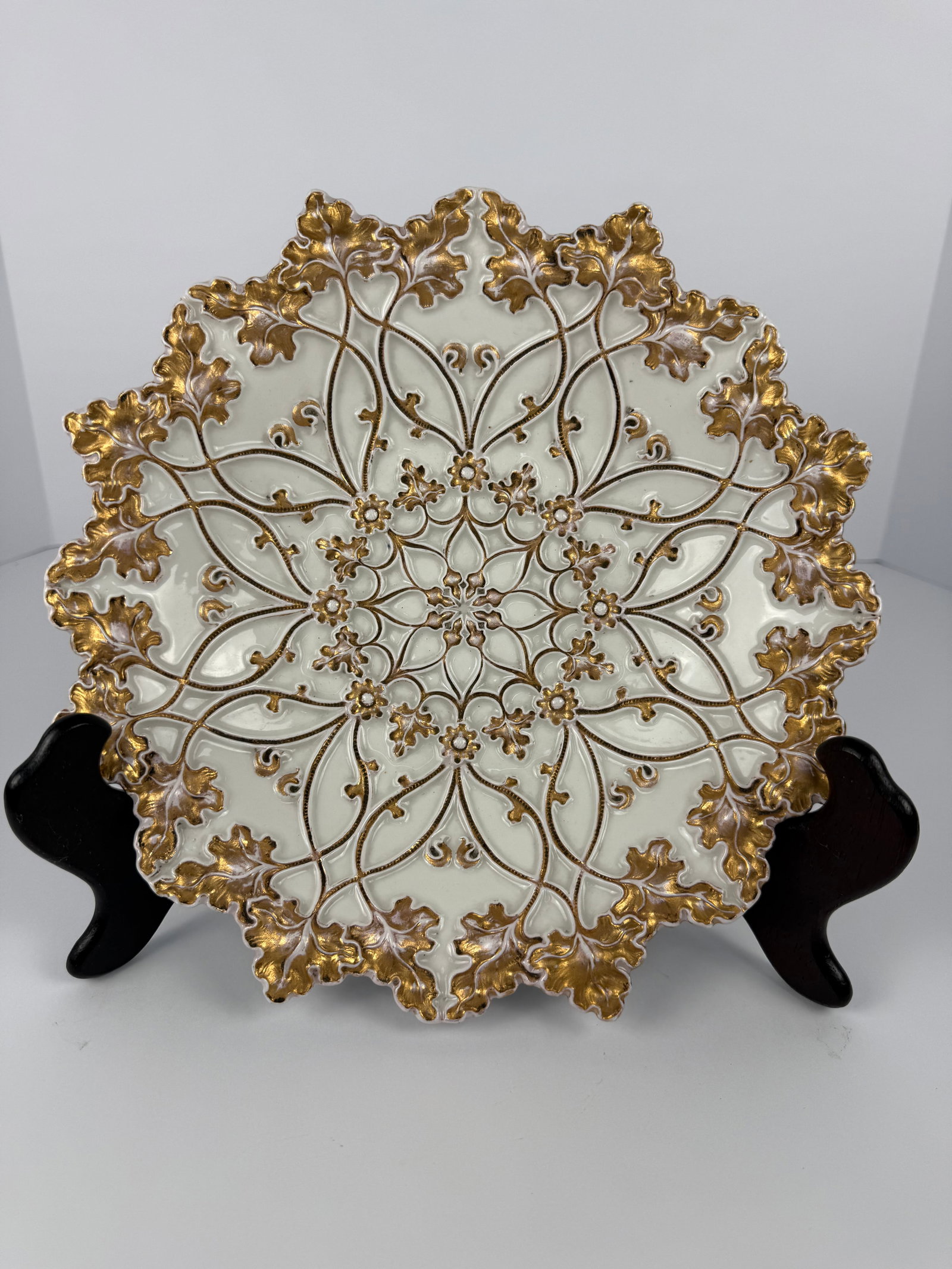 Exceptional Antique Meissen Porcelain Bowl w/ Raised Gilt Relief: An exceptionally elegant antique Meissen porcelain bowl featuring elaborate molded floral and foliate relief decoration with richly applied gilt accents throughout. This stunning piece displays an int
