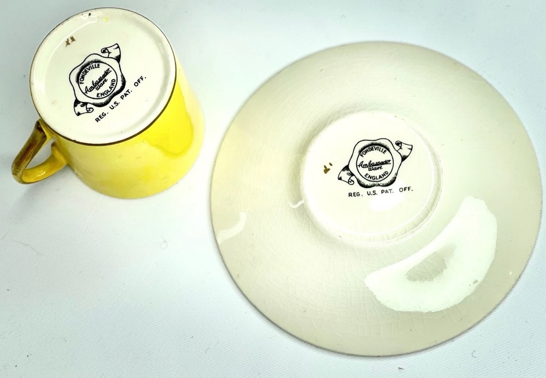 3x Fondeville Ambassadorware Foley Bone China Yellow Tea Cup and Saucer Set: A vibrant set of three tea cups and saucers from Foley Bone China - Fondeville Amabassador ware, featuring a bright yellow glaze with gold trim. The set is marked 'Foley Bone China, Ambassador Ware, F